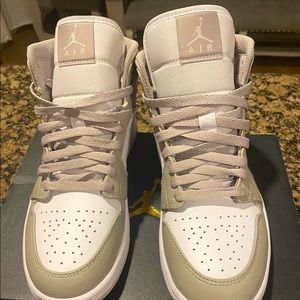 Air Jordan one linen box damaged shoes brand new